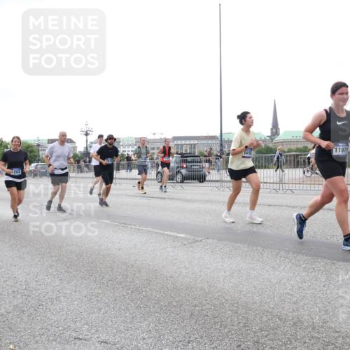 29.06.2025 - hella hamburg halbmarathon Lena Gebhardt http://msf.ph/oto/8413047 29.06.2025 10:51:18 Lombardsbrücke 1404, 1203, 14152, 11971, 1129, 1203, 1208, 1404, 1478, 1617, 1997, 2202, 2308, 2358, 2380, 2484, 2485, 2736, 2778, 2859, 3934, 4156, 4652, 4713, 4748, 4771, 4808, 4848, 4878, 4920, 5286, 5289, 5357, 5394, 5530, 5716, 5717, 6091, 6945, 6954, 6961, 7012, 7141, 7769, 7770, 7771, 7825, 7841, 7871, 7992, 8040, 8125, 8200, 8410, 8672, 8779, 8986, 9166, 9167, 9582, 9583, 9763, 10029, 10496, 10552, 10614, 10636, 11034, 11052, 11252, 11268, 11575, 11577, 14534 meine-sportfotos.de