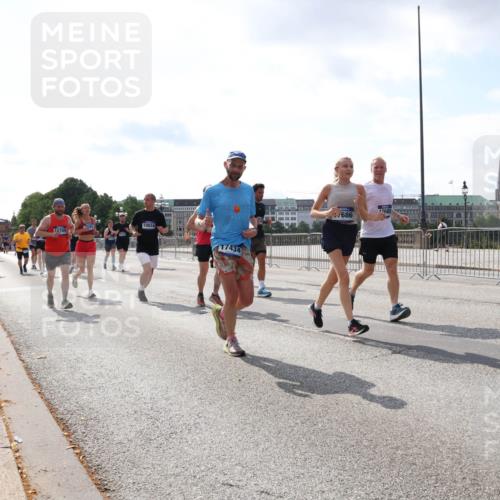 29.06.2025 - hella hamburg halbmarathon Lena Gebhardt http://msf.ph/oto/8413048 29.06.2025 10:04:44 Lombardsbrücke 10709, 10834, 17434, 686, 1126, 1213, 1316, 1347, 1377, 1559, 1674, 2011, 2463, 2628, 2698, 2852, 3994, 4146, 4293, 4394, 4538, 4587, 4951, 5354, 5365, 5869, 5976, 6311, 6709, 7302, 8049, 8217, 9019, 9489, 10100, 10213, 10709, 10834, 10962, 11088, 11551, 11595, 12125, 12924, 12998, 13242, 13533, 13625, 14340, 14436, 14917, 15532, 16128, 16134, 16145, 16357, 16579, 16753, 16989, 16995, 17071, 17112, 17113, 17434, 17814, 17818 meine-sportfotos.de