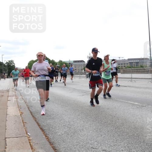 29.06.2025 - hella hamburg halbmarathon Lena Gebhardt http://msf.ph/oto/8413065 29.06.2025 10:25:50 Lombardsbrücke 564, 13653, 1093, 1093, 1305, 1479, 1481, 2278, 3343, 3765, 4378, 4797, 5028, 5497, 6663, 6869, 8276, 8881, 9811, 10104, 10219, 10845, 10846, 11139, 11157, 11596, 11662, 11699, 11828, 11859, 12074, 12505, 12838, 12945, 12946, 13653, 13842, 14063, 14179, 14223, 14356, 14936, 15119, 15283, 16289, 16354, 16381, 16927, 17369, 19144 meine-sportfotos.de