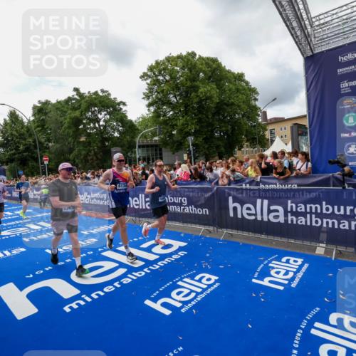 29.06.2025 - hella hamburg halbmarathon Zöllner http://msf.ph/oto/8413078 29.06.2025 10:47:23 Ziel 2274, 2864, 5024, 6134, 6168, 6203, 10423, 11077, 11491, 11518, 13672, 13782, 14722, 15611, 16089, 16286, 18856 meine-sportfotos.de