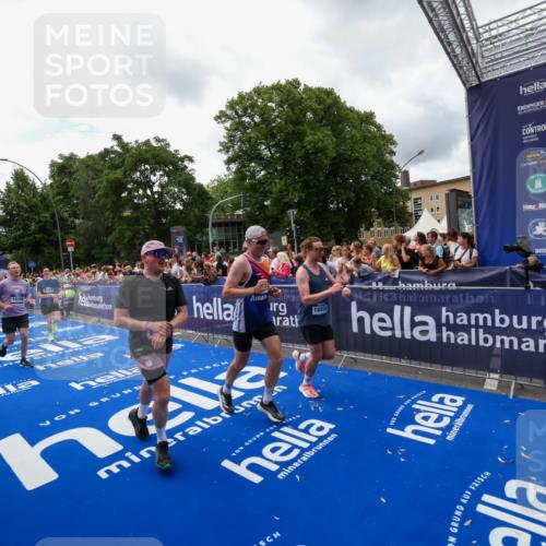 29.06.2025 - hella hamburg halbmarathon Zöllner http://msf.ph/oto/8413087 29.06.2025 10:47:23 Ziel 2274, 2864, 5024, 6134, 6168, 6203, 10423, 11077, 11491, 11518, 13672, 13782, 14722, 15611, 16089, 16286, 18856 meine-sportfotos.de