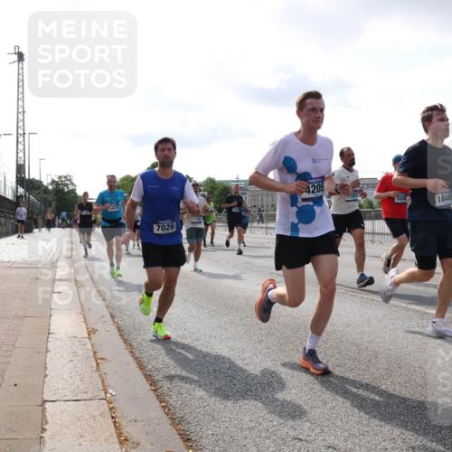 29.06.2025 - hella hamburg halbmarathon Lena Gebhardt http://msf.ph/oto/8413107 29.06.2025 09:50:34 Lombardsbrücke 5472, 7026, 11281, 4205, 7251, 5508, 18449, 1209, 1358, 1675, 1688, 1697, 1700, 1803, 1882, 2546, 2568, 2675, 2719, 2826, 3332, 3626, 4205, 4229, 4380, 4398, 4823, 4893, 5409, 5436, 5472, 5506, 5508, 5745, 5752, 5791, 5803, 5916, 6080, 6458, 6529, 6649, 6686, 6687, 6704, 7026, 7774, 8450, 8958, 9017, 9116, 9302, 9365, 9711, 10064, 10218, 10783, 10894, 10922, 11281, 11284, 11305, 11379, 11767, 12292, 12540, 12554, 12895, 13725 meine-sportfotos.de