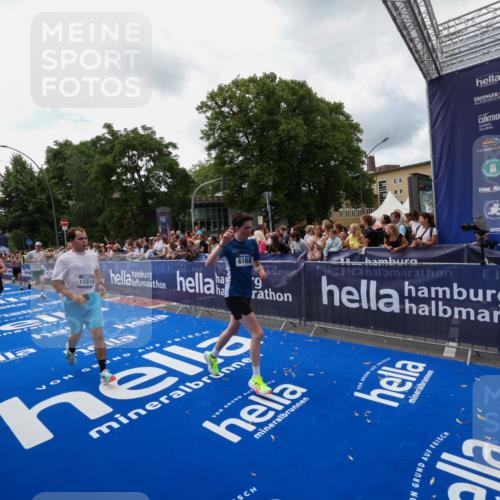 29.06.2025 - hella hamburg halbmarathon Zöllner http://msf.ph/oto/8413119 29.06.2025 10:47:25 Ziel 51, 2274, 2864, 5024, 5650, 6168, 6203, 8693, 10423, 11077, 11491, 11518, 13782, 14722, 15350, 15611, 16089, 16286, 16819, 18974 meine-sportfotos.de