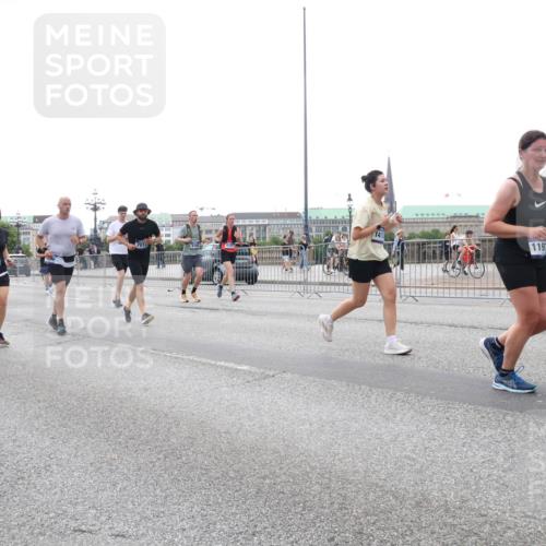 29.06.2025 - hella hamburg halbmarathon Lena Gebhardt http://msf.ph/oto/8413120 29.06.2025 10:51:18 Lombardsbrücke 18092, 1404, 1203, 1197, 1129, 1203, 1208, 1404, 1478, 1617, 1997, 2202, 2308, 2358, 2380, 2484, 2485, 2736, 2778, 2859, 3934, 4156, 4652, 4713, 4748, 4771, 4808, 4848, 4878, 4920, 5286, 5289, 5357, 5394, 5530, 5716, 5717, 6091, 6945, 6954, 6961, 7012, 7141, 7769, 7770, 7771, 7825, 7841, 7871, 7992, 8040, 8125, 8200, 8410, 8672, 8779, 8986, 9166, 9167, 9582, 9583, 9763, 10029, 10496, 10552, 10614, 10636, 11034, 11052, 11252, 11268, 11575, 11577, 14534 meine-sportfotos.de