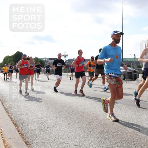 29.06.2025 - hella hamburg halbmarathon Lena Gebhardt http://msf.ph/oto/8413149 29.06.2025 10:04:45 Lombardsbrücke 10709, 10834, 6311, 1743, 586, 1126, 1213, 1316, 1347, 1377, 1559, 1674, 2011, 2424, 2463, 2628, 2698, 2852, 3994, 4146, 4293, 4394, 4538, 4587, 4951, 5354, 5365, 5869, 6311, 6709, 7302, 8049, 8217, 9019, 9489, 10100, 10213, 10709, 10834, 10962, 11088, 11551, 11595, 12125, 12924, 12998, 13242, 13533, 13625, 14340, 14436, 14917, 15532, 16128, 16134, 16145, 16357, 16579, 16753, 16989, 16995, 17071, 17112, 17113, 17434, 17814, 17818 meine-sportfotos.de
