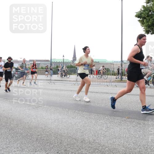 29.06.2025 - hella hamburg halbmarathon Lena Gebhardt http://msf.ph/oto/8413155 29.06.2025 10:51:18 Lombardsbrücke 03, 7012, 14152, 1129, 1203, 1208, 1404, 1478, 1617, 1997, 2202, 2308, 2358, 2380, 2484, 2485, 2736, 2778, 2859, 3934, 4156, 4652, 4713, 4748, 4771, 4808, 4848, 4878, 4920, 5286, 5289, 5357, 5394, 5530, 5716, 5717, 6091, 6945, 6954, 6961, 7012, 7141, 7769, 7770, 7771, 7825, 7841, 7871, 7992, 8040, 8125, 8200, 8410, 8672, 8779, 8986, 9166, 9167, 9582, 9583, 9763, 10029, 10496, 10552, 10614, 10636, 11034, 11052, 11252, 11268, 11575, 11577, 14534 meine-sportfotos.de