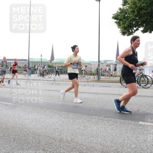 29.06.2025 - hella hamburg halbmarathon Lena Gebhardt http://msf.ph/oto/8413186 29.06.2025 10:51:18 Lombardsbrücke 7012, 14152, 1129, 1203, 1208, 1404, 1478, 1617, 1997, 2202, 2308, 2358, 2380, 2484, 2485, 2736, 2778, 2859, 3934, 4156, 4652, 4713, 4748, 4771, 4808, 4848, 4878, 4920, 5286, 5289, 5357, 5394, 5530, 5716, 5717, 6091, 6945, 6954, 6961, 7012, 7141, 7769, 7770, 7771, 7825, 7841, 7871, 7992, 8040, 8125, 8200, 8410, 8672, 8779, 8986, 9166, 9167, 9582, 9583, 9763, 10029, 10496, 10552, 10614, 10636, 11034, 11052, 11252, 11268, 11575, 11577, 14534 meine-sportfotos.de