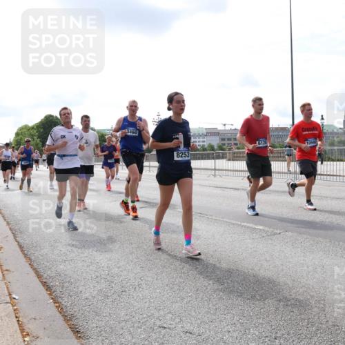 29.06.2025 - hella hamburg halbmarathon Lena Gebhardt http://msf.ph/oto/8413209 29.06.2025 10:17:19 Lombardsbrücke 3466, 8253, 6128, 10592, 1083, 1137, 1204, 1298, 1331, 1348, 1356, 1477, 1553, 1602, 2225, 2259, 2305, 2860, 2908, 3210, 3464, 3466, 3622, 3802, 3803, 4194, 4218, 4852, 5023, 5390, 5929, 5930, 5995, 6126, 6128, 6336, 6352, 6520, 6522, 6786, 7011, 7114, 7115, 7257, 7291, 7345, 7360, 7376, 7410, 7445, 7566, 7647, 7844, 7924, 7928, 7945, 8210, 8253, 8263, 8309, 8351, 8433, 8513, 8558, 8895, 8983, 9152, 9259, 9848 meine-sportfotos.de