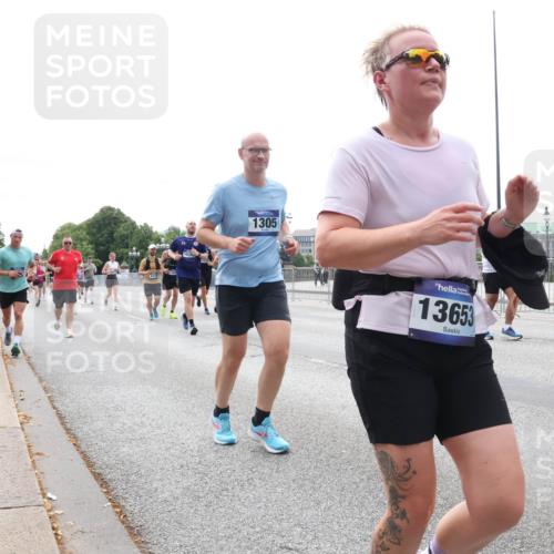 29.06.2025 - hella hamburg halbmarathon Lena Gebhardt http://msf.ph/oto/8413240 29.06.2025 10:25:51 Lombardsbrücke 1305, 13653, 1093, 1305, 1479, 1481, 2278, 3343, 3765, 4378, 4797, 5028, 5497, 6663, 6869, 8276, 8881, 9811, 10104, 10219, 10845, 10846, 11139, 11157, 11596, 11662, 11699, 11828, 11859, 12074, 12505, 12838, 12945, 12946, 13653, 13842, 14063, 14179, 14223, 14356, 14726, 14936, 15283, 16289, 16354, 16381, 16927, 17369, 19144 meine-sportfotos.de