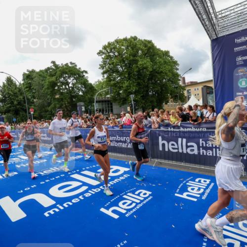 29.06.2025 - hella hamburg halbmarathon Zöllner http://msf.ph/oto/8413281 29.06.2025 10:47:33 Ziel 51, 1012, 1070, 1592, 1696, 2284, 2839, 2869, 2953, 3304, 5532, 5650, 5889, 8023, 8234, 8693, 8852, 8927, 9305, 11021, 12870, 13223, 13303, 15350, 15479, 15923, 16819, 17846, 17905, 18758, 18974 meine-sportfotos.de