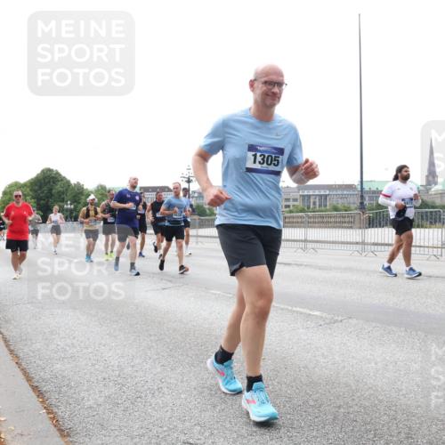 29.06.2025 - hella hamburg halbmarathon Lena Gebhardt http://msf.ph/oto/8413285 29.06.2025 10:25:51 Lombardsbrücke 11590, 1305, 1093, 1305, 1479, 1481, 2278, 3343, 3765, 4378, 4797, 5028, 5497, 6663, 6869, 8276, 8881, 9811, 10104, 10219, 10845, 10846, 11139, 11157, 11596, 11662, 11699, 11828, 11859, 12074, 12505, 12838, 12945, 12946, 13653, 13842, 14063, 14179, 14223, 14356, 14726, 14936, 15283, 16289, 16354, 16381, 16927, 17369, 19144 meine-sportfotos.de