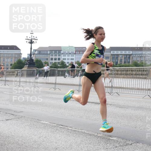 29.06.2025 - hella hamburg halbmarathon Lena Gebhardt http://msf.ph/oto/8413299 29.06.2025 09:39:51 Lombardsbrücke 2144, 51, 53, 2144, 2659, 3720, 4524, 6380, 6699, 11342, 11678, 13016, 14717, 14932, 14933, 15166, 16120, 16548, 17402, 18694, 18848, 19108 meine-sportfotos.de