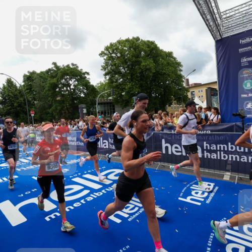 29.06.2025 - hella hamburg halbmarathon Zöllner http://msf.ph/oto/8413309 29.06.2025 10:47:34 Ziel 51, 1012, 1070, 1592, 1696, 2284, 2839, 2869, 2953, 3304, 5532, 5650, 5889, 6009, 8023, 8234, 8852, 8927, 9305, 11021, 12870, 13223, 13303, 15350, 15479, 15923, 17846, 17905, 18104, 18758, 19181 meine-sportfotos.de