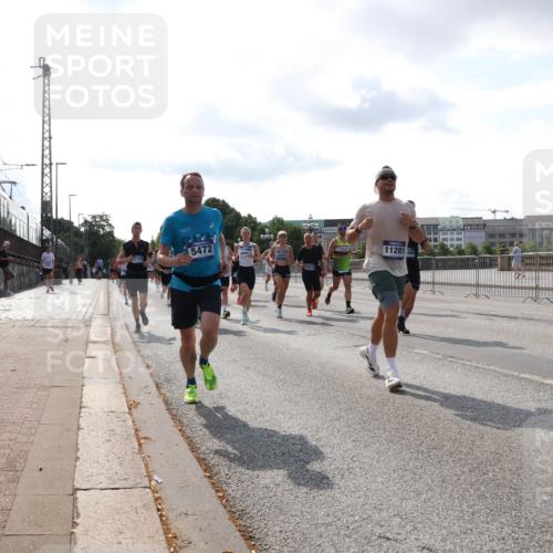 29.06.2025 - hella hamburg halbmarathon Lena Gebhardt http://msf.ph/oto/8413331 29.06.2025 09:50:36 Lombardsbrücke 5472, 17486, 14012, 11281, 888, 1209, 1358, 1675, 1688, 1697, 1700, 1803, 1882, 2546, 2568, 2675, 2719, 2826, 3056, 3332, 3626, 4205, 4229, 4380, 4398, 4823, 4893, 5026, 5409, 5436, 5472, 5506, 5508, 5745, 5752, 5791, 5803, 5916, 6080, 6458, 6529, 6649, 6686, 6687, 6704, 7026, 7110, 7774, 8450, 8574, 8958, 9017, 9116, 9302, 9365, 9711, 10064, 10218, 10783, 10894, 10922, 11281, 11284, 11305, 11379, 11767, 12292, 12540, 12554, 12895, 13725 meine-sportfotos.de