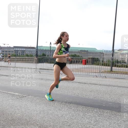 29.06.2025 - hella hamburg halbmarathon Lena Gebhardt http://msf.ph/oto/8413333 29.06.2025 09:39:51 Lombardsbrücke 51, 53, 2144, 2659, 3720, 4524, 6380, 6699, 11342, 11678, 13016, 14717, 14932, 14933, 15166, 16120, 16548, 17402, 18694, 18848, 19108 meine-sportfotos.de