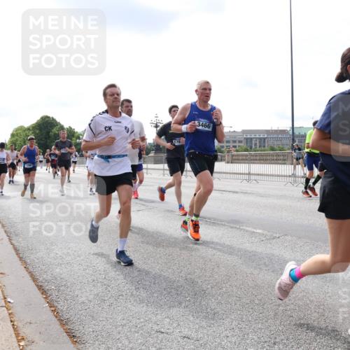29.06.2025 - hella hamburg halbmarathon Lena Gebhardt http://msf.ph/oto/8413341 29.06.2025 10:17:20 Lombardsbrücke 1298, 170, 3466, 1083, 1137, 1204, 1298, 1331, 1348, 1356, 1477, 1553, 2225, 2259, 2305, 2860, 2908, 3210, 3464, 3466, 3622, 3802, 3803, 4194, 4218, 4852, 5023, 5390, 5929, 5930, 5995, 6126, 6128, 6254, 6336, 6352, 6520, 6522, 6786, 7011, 7114, 7115, 7257, 7291, 7345, 7360, 7376, 7410, 7445, 7566, 7647, 7844, 7924, 7928, 7945, 8210, 8253, 8263, 8309, 8351, 8433, 8513, 8558, 8895, 8983, 9152, 9259, 9848 meine-sportfotos.de