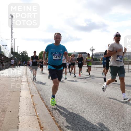 29.06.2025 - hella hamburg halbmarathon Lena Gebhardt http://msf.ph/oto/8413352 29.06.2025 09:50:36 Lombardsbrücke 1712, 5472, 14012, 15, 112813, 1209, 1358, 1675, 1688, 1697, 1700, 1803, 1882, 2546, 2568, 2675, 2719, 2826, 3056, 3332, 3626, 4205, 4229, 4380, 4398, 4823, 4893, 5026, 5409, 5436, 5472, 5506, 5508, 5745, 5752, 5791, 5803, 5916, 6080, 6458, 6529, 6649, 6686, 6687, 6704, 7026, 7110, 7774, 8450, 8574, 8958, 9017, 9116, 9302, 9365, 9711, 10064, 10218, 10783, 10894, 10922, 11281, 11284, 11305, 11379, 11767, 12292, 12540, 12554, 12895, 13725 meine-sportfotos.de