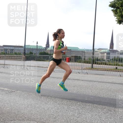 29.06.2025 - hella hamburg halbmarathon Lena Gebhardt http://msf.ph/oto/8413362 29.06.2025 09:39:51 Lombardsbrücke 51, 53, 2144, 2659, 3720, 4524, 6380, 6699, 11342, 11678, 13016, 14717, 14932, 14933, 15166, 16120, 16548, 17402, 18694, 18848, 19108 meine-sportfotos.de