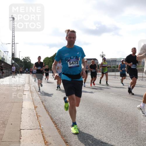 29.06.2025 - hella hamburg halbmarathon Lena Gebhardt http://msf.ph/oto/8413368 29.06.2025 09:50:36 Lombardsbrücke 17120, 5472, 15888, 11281, 1209, 1358, 1675, 1688, 1697, 1700, 1803, 1882, 2546, 2568, 2675, 2719, 2826, 3056, 3332, 3626, 4205, 4229, 4380, 4398, 4823, 4893, 5026, 5409, 5436, 5472, 5506, 5508, 5745, 5752, 5791, 5803, 5916, 6080, 6458, 6529, 6649, 6686, 6687, 6704, 7026, 7110, 7774, 8450, 8574, 8958, 9017, 9116, 9302, 9365, 9711, 10064, 10218, 10783, 10894, 10922, 11281, 11284, 11305, 11379, 11767, 12292, 12540, 12554, 12895, 13725 meine-sportfotos.de