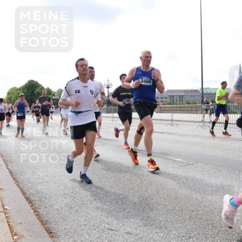 29.06.2025 - hella hamburg halbmarathon Lena Gebhardt http://msf.ph/oto/8413369 29.06.2025 10:17:20 Lombardsbrücke 14199, 1298, 3466, 53, 1083, 1137, 1204, 1298, 1331, 1348, 1356, 1477, 1553, 2225, 2259, 2305, 2860, 2908, 3210, 3464, 3466, 3622, 3802, 3803, 4194, 4218, 4852, 5023, 5390, 5929, 5930, 5995, 6126, 6128, 6254, 6336, 6352, 6520, 6522, 6786, 7011, 7114, 7115, 7257, 7291, 7345, 7360, 7376, 7410, 7445, 7566, 7647, 7844, 7924, 7928, 7945, 8210, 8253, 8263, 8309, 8351, 8433, 8513, 8558, 8895, 8983, 9152, 9259, 9848 meine-sportfotos.de