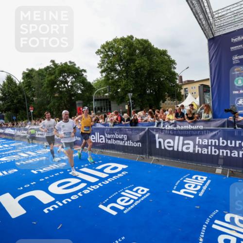 29.06.2025 - hella hamburg halbmarathon Zöllner http://msf.ph/oto/8413379 29.06.2025 10:24:15 Ziel 5612, 6816, 7331, 9269, 17614, 18569, 19041 meine-sportfotos.de