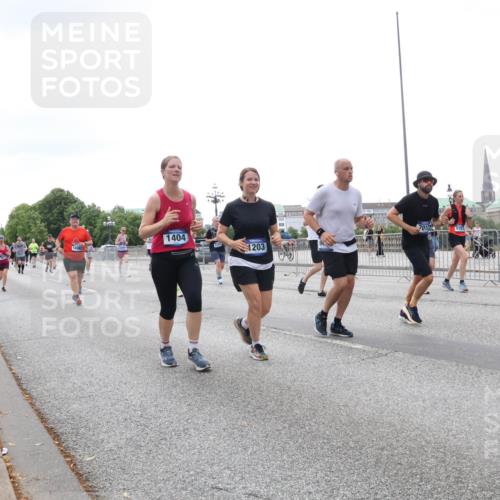 29.06.2025 - hella hamburg halbmarathon Lena Gebhardt http://msf.ph/oto/8413406 29.06.2025 10:51:19 Lombardsbrücke 1404, 1203, 7012, 1129, 1203, 1208, 1404, 1478, 1617, 1997, 2202, 2308, 2358, 2380, 2484, 2485, 2736, 2778, 2859, 3934, 4156, 4652, 4713, 4748, 4808, 4848, 4878, 4920, 5286, 5289, 5291, 5357, 5394, 5530, 5716, 5717, 6091, 6885, 6945, 6954, 6961, 7012, 7141, 7769, 7770, 7771, 7825, 7841, 7871, 7992, 8040, 8125, 8410, 8672, 8779, 8986, 9166, 9167, 9340, 9582, 9583, 9763, 10029, 10496, 10552, 10614, 10636, 11034, 11052, 11252, 11268, 11575, 11577, 14534 meine-sportfotos.de
