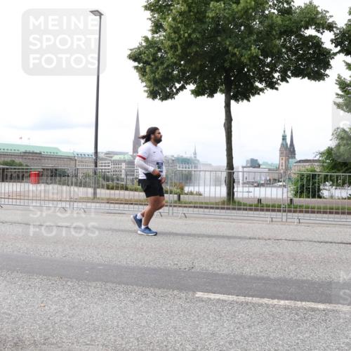 29.06.2025 - hella hamburg halbmarathon Lena Gebhardt http://msf.ph/oto/8413408 29.06.2025 10:25:53 Lombardsbrücke 1093, 1305, 1479, 1481, 3343, 3765, 4378, 4797, 5028, 5497, 6663, 8276, 8674, 8881, 9811, 10104, 10219, 10845, 10846, 11139, 11157, 11596, 11662, 11699, 11828, 11859, 12074, 12505, 12838, 12945, 12946, 13653, 13842, 14063, 14179, 14223, 14356, 14726, 14936, 15283, 16289, 16354, 16381, 16927, 17369, 19144 meine-sportfotos.de