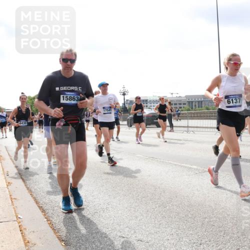 29.06.2025 - hella hamburg halbmarathon Lena Gebhardt http://msf.ph/oto/8413422 29.06.2025 10:42:02 Lombardsbrücke 6430, 15863, 17541, 6137, 11017, 1039, 1314, 1509, 1623, 1624, 1648, 1712, 1752, 2145, 2153, 2523, 2974, 3276, 3326, 3459, 3460, 3568, 4329, 4353, 4541, 4735, 4736, 4787, 4885, 5419, 5432, 5671, 6136, 6137, 6153, 6320, 6430, 6436, 6450, 6618, 6837, 6846, 6917, 7357, 7477, 7955, 7968, 8004, 8014, 8162, 8163, 8300, 8301, 8443, 8459, 8712, 8848, 8897, 8908, 9008, 9223, 9370, 9467, 9588, 10027, 10623, 11011 meine-sportfotos.de