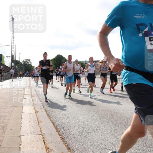 29.06.2025 - hella hamburg halbmarathon Lena Gebhardt http://msf.ph/oto/8413423 29.06.2025 09:50:37 Lombardsbrücke 1712, 18491, 17486, 14012, 5472, 1209, 1358, 1675, 1688, 1697, 1700, 1803, 1882, 2546, 2568, 2675, 2719, 2826, 3056, 3332, 3626, 4205, 4229, 4380, 4398, 4823, 4893, 5026, 5409, 5436, 5472, 5506, 5508, 5745, 5752, 5791, 5803, 5916, 6080, 6458, 6529, 6649, 6686, 6687, 6704, 7026, 7110, 7774, 8450, 8574, 8958, 9017, 9116, 9302, 9365, 9711, 10064, 10218, 10783, 10922, 11281, 11284, 11305, 11379, 11767, 12292, 12540, 12554, 12895, 13725 meine-sportfotos.de