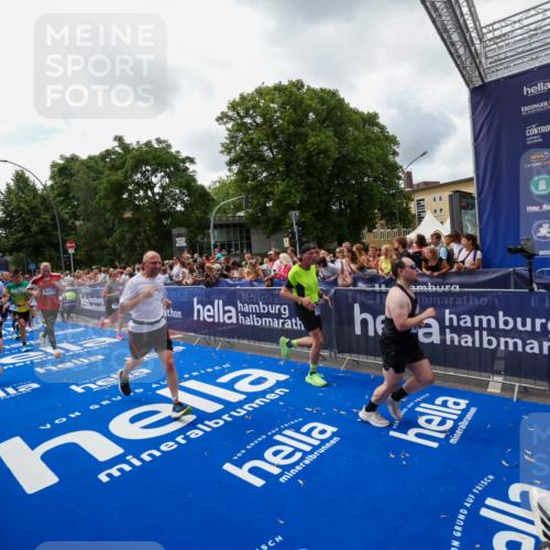 29.06.2025 - hella hamburg halbmarathon Zöllner http://msf.ph/oto/8413427 29.06.2025 10:47:40 Ziel 1070, 1320, 1696, 2284, 2708, 5889, 6009, 7962, 8023, 8234, 8927, 10969, 10988, 13223, 13303, 13948, 14618, 14619, 15451, 15479, 16205, 18104, 18970, 19181 meine-sportfotos.de