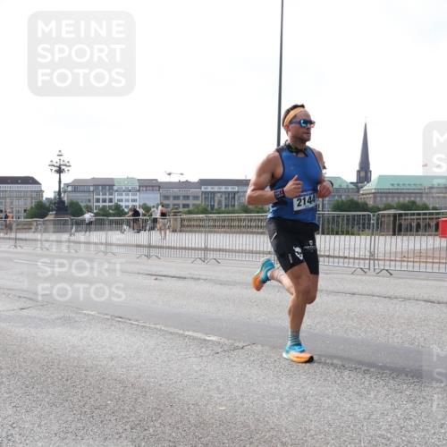 29.06.2025 - hella hamburg halbmarathon Lena Gebhardt http://msf.ph/oto/8413460 29.06.2025 09:39:52 Lombardsbrücke 3720, 120, 2144, 51, 53, 2144, 2659, 3720, 6380, 6699, 11342, 11678, 13016, 14717, 14932, 14933, 15166, 16120, 16548, 17402, 18694, 18848, 19108 meine-sportfotos.de
