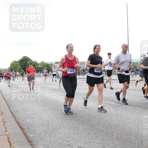 29.06.2025 - hella hamburg halbmarathon Lena Gebhardt http://msf.ph/oto/8413475 29.06.2025 10:51:19 Lombardsbrücke 1404, 1203, 9098, 1129, 1203, 1208, 1404, 1478, 1617, 1997, 2202, 2308, 2358, 2380, 2484, 2485, 2736, 2778, 2859, 3934, 4156, 4652, 4713, 4748, 4808, 4848, 4878, 4920, 5286, 5289, 5291, 5357, 5394, 5530, 5716, 5717, 6091, 6885, 6945, 6954, 6961, 7012, 7141, 7769, 7770, 7771, 7825, 7841, 7871, 7992, 8040, 8125, 8410, 8672, 8779, 8986, 9166, 9167, 9340, 9582, 9583, 9763, 10029, 10496, 10552, 10614, 10636, 11034, 11052, 11252, 11268, 11575, 11577, 14534 meine-sportfotos.de