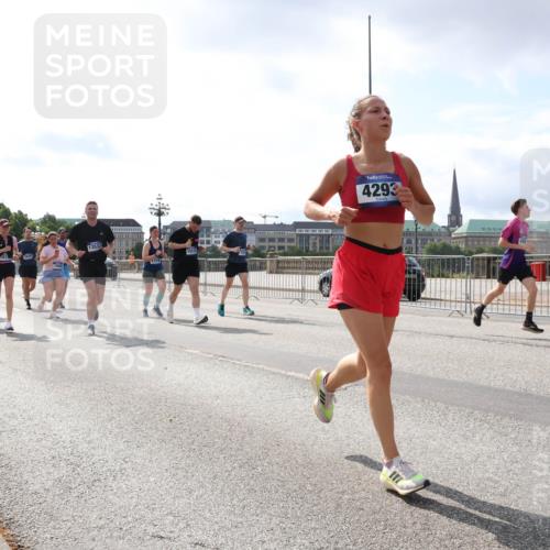 29.06.2025 - hella hamburg halbmarathon Lena Gebhardt http://msf.ph/oto/8413480 29.06.2025 10:04:47 Lombardsbrücke 1347, 101, 13533, 4293, 1126, 1213, 1316, 1347, 1377, 1559, 1674, 2011, 2424, 2463, 2628, 2698, 2852, 3071, 3413, 3994, 4146, 4293, 4394, 4538, 4587, 4951, 5354, 5365, 5869, 6311, 7302, 8049, 8089, 8217, 9019, 9489, 10100, 10213, 10709, 10834, 10962, 11088, 11551, 11595, 12125, 12924, 12998, 13242, 13327, 13533, 13625, 14340, 14436, 14917, 15532, 16128, 16134, 16145, 16357, 16579, 16753, 16989, 16995, 17112, 17113, 17434, 17814, 17818, 18189 meine-sportfotos.de