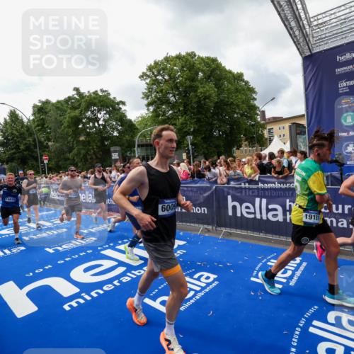 29.06.2025 - hella hamburg halbmarathon Zöllner http://msf.ph/oto/8413490 29.06.2025 10:47:42 Ziel 1320, 1696, 2284, 2708, 5889, 6009, 7962, 8927, 10969, 10988, 11283, 13948, 14618, 14619, 15451, 15478, 16205, 18104, 18970, 19181 meine-sportfotos.de