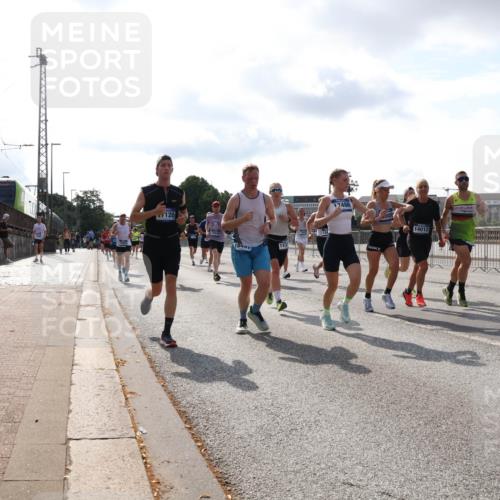 29.06.2025 - hella hamburg halbmarathon Lena Gebhardt http://msf.ph/oto/8413495 29.06.2025 09:50:37 Lombardsbrücke 120, 7486, 113, 134, 14012, 1209, 1358, 1675, 1688, 1697, 1700, 1803, 1882, 2546, 2568, 2675, 2719, 2826, 3056, 3332, 3626, 4205, 4229, 4380, 4398, 4823, 4893, 5026, 5409, 5436, 5472, 5506, 5508, 5745, 5752, 5791, 5803, 5916, 6080, 6458, 6529, 6649, 6686, 6687, 6704, 7026, 7110, 7774, 8450, 8574, 8958, 9017, 9116, 9302, 9365, 9711, 10064, 10218, 10783, 10922, 11281, 11284, 11305, 11379, 11767, 12292, 12540, 12554, 12895, 13725 meine-sportfotos.de