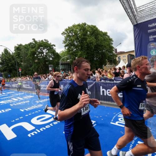 29.06.2025 - hella hamburg halbmarathon Zöllner http://msf.ph/oto/8413513 29.06.2025 10:47:44 Ziel 1320, 2708, 7962, 10969, 10988, 11283, 13948, 14618, 14619, 15451, 15478, 16205, 17229, 18430, 18970 meine-sportfotos.de