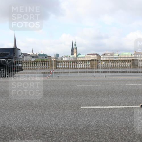 29.06.2025 - hella hamburg halbmarathon Lena Gebhardt http://msf.ph/oto/8413544 29.06.2025 08:55:44 Lombardsbrücke 284 meine-sportfotos.de