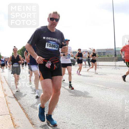 29.06.2025 - hella hamburg halbmarathon Lena Gebhardt http://msf.ph/oto/8413557 29.06.2025 10:42:02 Lombardsbrücke 6430, 15863, 17541, 2258, 1039, 1314, 1509, 1623, 1624, 1648, 1712, 1752, 2145, 2153, 2523, 2974, 3276, 3326, 3459, 3460, 3568, 4329, 4353, 4541, 4735, 4736, 4787, 4885, 5419, 5432, 5671, 6136, 6137, 6153, 6320, 6430, 6436, 6450, 6618, 6837, 6846, 6917, 7357, 7477, 7955, 7968, 8004, 8014, 8162, 8163, 8300, 8301, 8443, 8459, 8712, 8848, 8897, 8908, 9008, 9223, 9370, 9467, 9588, 10027, 10623, 11011 meine-sportfotos.de