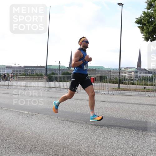 29.06.2025 - hella hamburg halbmarathon Lena Gebhardt http://msf.ph/oto/8413586 29.06.2025 09:39:53 Lombardsbrücke 214, 51, 53, 2144, 2659, 3720, 6380, 6699, 11342, 11678, 13016, 14717, 14932, 14933, 15166, 16120, 16548, 17402, 18694, 18848, 19108 meine-sportfotos.de