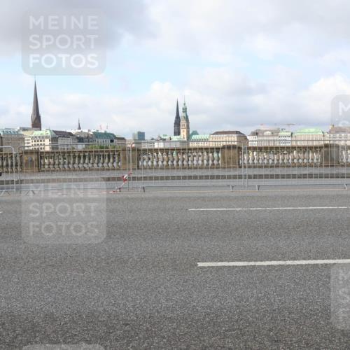 29.06.2025 - hella hamburg halbmarathon Lena Gebhardt http://msf.ph/oto/8413604 29.06.2025 08:55:45 Lombardsbrücke  meine-sportfotos.de