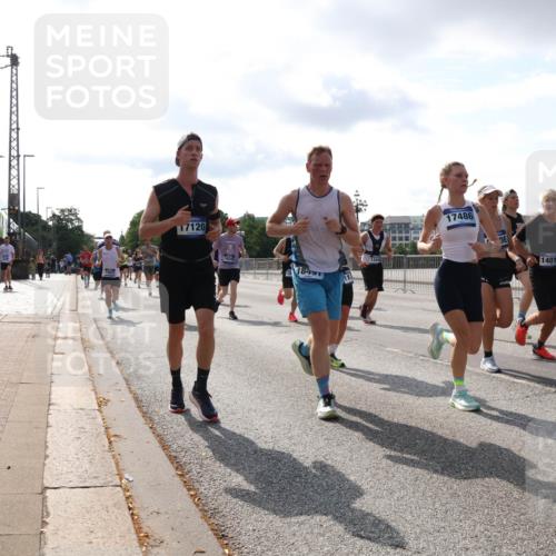 29.06.2025 - hella hamburg halbmarathon Lena Gebhardt http://msf.ph/oto/8413606 29.06.2025 09:50:38 Lombardsbrücke 17120, 13445, 16249, 18497, 17486, 14012, 1209, 1358, 1688, 1697, 1700, 1803, 1882, 2546, 2568, 2675, 2719, 2826, 3056, 3332, 3626, 4205, 4229, 4380, 4398, 4823, 4893, 5026, 5436, 5472, 5506, 5508, 5745, 5752, 5791, 5803, 5916, 6080, 6458, 6529, 6649, 6686, 6687, 6704, 7026, 7110, 7774, 8450, 8574, 8958, 9017, 9116, 9302, 9365, 10064, 10218, 10783, 10922, 11281, 11284, 11305, 11379, 11767, 12292, 12540, 12554, 12895, 13725 meine-sportfotos.de