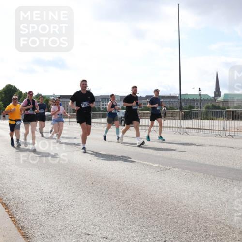29.06.2025 - hella hamburg halbmarathon Lena Gebhardt http://msf.ph/oto/8413609 29.06.2025 10:04:48 Lombardsbrücke 2008, 1347, 13533, 1126, 1213, 1316, 1347, 1377, 1559, 1674, 2011, 2424, 2463, 2628, 2698, 2852, 3071, 3413, 3994, 4146, 4293, 4394, 4538, 4951, 5354, 5365, 5869, 6311, 7302, 8049, 8089, 8217, 9019, 9489, 10100, 10213, 10709, 10834, 10962, 11088, 11551, 11595, 12125, 12924, 12998, 13242, 13327, 13533, 13625, 14436, 14917, 15532, 16128, 16134, 16145, 16357, 16579, 16753, 16989, 16995, 17112, 17113, 17434, 17814, 17818, 18189 meine-sportfotos.de
