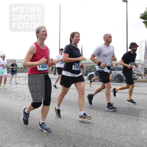 29.06.2025 - hella hamburg halbmarathon Lena Gebhardt http://msf.ph/oto/8413625 29.06.2025 10:51:20 Lombardsbrücke 8410, 2202, 1404, 12301, 1203, 19098, 7012, 1129, 1203, 1208, 1404, 1478, 1617, 1997, 2202, 2308, 2358, 2380, 2484, 2485, 2593, 2736, 2778, 2859, 3934, 4156, 4652, 4713, 4748, 4808, 4848, 4878, 4920, 5286, 5289, 5291, 5357, 5394, 5530, 5716, 5717, 6091, 6885, 6945, 6954, 6961, 7012, 7141, 7769, 7770, 7771, 7825, 7841, 7871, 7992, 8040, 8125, 8410, 8672, 8779, 9166, 9167, 9340, 9582, 9583, 9763, 10029, 10496, 10552, 10614, 10636, 11034, 11052, 11252, 11268, 11575, 11577 meine-sportfotos.de