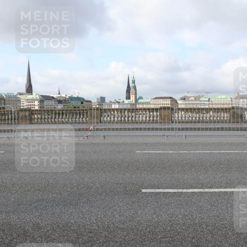 29.06.2025 - hella hamburg halbmarathon Lena Gebhardt http://msf.ph/oto/8413629 29.06.2025 08:55:45 Lombardsbrücke  meine-sportfotos.de