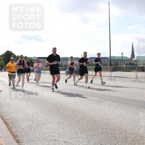 29.06.2025 - hella hamburg halbmarathon Lena Gebhardt http://msf.ph/oto/8413635 29.06.2025 10:04:48 Lombardsbrücke 1347, 17540, 1010, 16995, 15532, 1126, 1213, 1316, 1347, 1377, 1559, 1674, 2011, 2424, 2463, 2628, 2698, 2852, 3071, 3413, 3994, 4146, 4293, 4394, 4538, 4951, 5354, 5365, 5869, 6311, 7302, 8049, 8089, 8217, 9019, 9489, 10100, 10213, 10709, 10834, 10962, 11088, 11551, 11595, 12125, 12924, 12998, 13242, 13327, 13533, 13625, 14436, 14917, 15532, 16128, 16134, 16145, 16357, 16579, 16753, 16989, 16995, 17112, 17113, 17434, 17814, 17818, 18189 meine-sportfotos.de