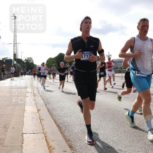 29.06.2025 - hella hamburg halbmarathon Lena Gebhardt http://msf.ph/oto/8413644 29.06.2025 09:50:39 Lombardsbrücke 783, 1712, 13876, 14272, 1845, 1209, 1358, 1441, 1688, 1697, 1700, 1803, 1882, 2546, 2568, 2675, 2719, 2826, 3056, 3332, 3626, 4205, 4229, 4380, 4398, 4823, 4893, 5026, 5436, 5472, 5506, 5508, 5745, 5752, 5791, 5803, 5916, 6080, 6458, 6529, 6649, 6686, 6687, 6704, 7026, 7110, 7774, 8450, 8574, 8958, 9017, 9116, 9302, 9365, 10064, 10218, 10783, 10922, 11281, 11284, 11305, 11379, 11767, 12292, 12540, 12895, 13725 meine-sportfotos.de