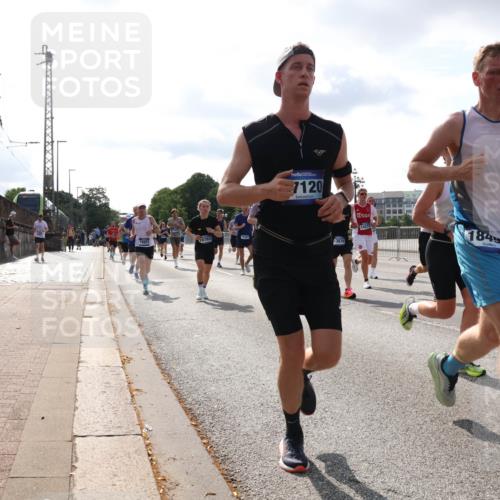29.06.2025 - hella hamburg halbmarathon Lena Gebhardt http://msf.ph/oto/8413665 29.06.2025 09:50:39 Lombardsbrücke 10783, 16301, 7120, 14277, 1849, 1209, 1358, 1441, 1688, 1697, 1700, 1803, 1882, 2546, 2568, 2675, 2719, 2826, 3056, 3332, 3626, 4205, 4229, 4380, 4398, 4823, 4893, 5026, 5436, 5472, 5506, 5508, 5745, 5752, 5791, 5803, 5916, 6080, 6458, 6529, 6649, 6686, 6687, 6704, 7026, 7110, 7774, 8450, 8574, 8958, 9017, 9116, 9302, 9365, 10064, 10218, 10783, 10922, 11281, 11284, 11305, 11379, 11767, 12292, 12540, 12895, 13725 meine-sportfotos.de