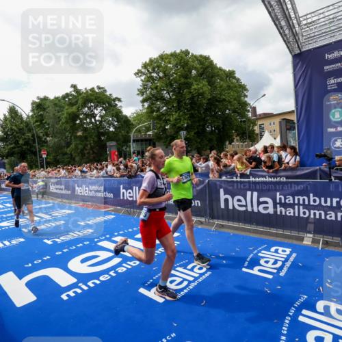 29.06.2025 - hella hamburg halbmarathon Zöllner http://msf.ph/oto/8413688 29.06.2025 10:47:53 Ziel 2340, 5915, 6836, 8564, 11961, 12679, 14383, 14730, 17451, 18356, 18836 meine-sportfotos.de