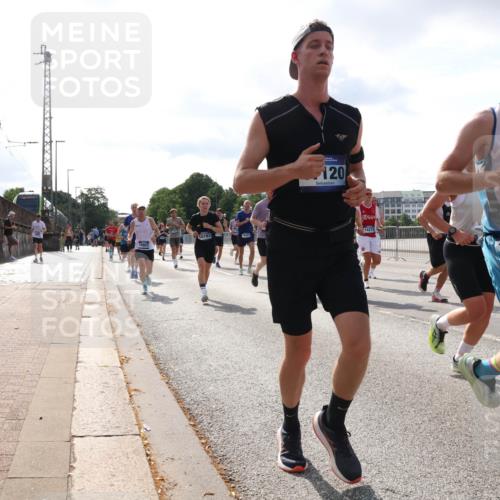 29.06.2025 - hella hamburg halbmarathon Lena Gebhardt http://msf.ph/oto/8413689 29.06.2025 09:50:39 Lombardsbrücke 15921, 10783, 120, 14272, 1849, 2357, 1209, 1358, 1441, 1688, 1697, 1700, 1803, 1882, 2546, 2568, 2675, 2719, 2826, 3056, 3332, 3626, 4205, 4229, 4380, 4398, 4823, 4893, 5026, 5436, 5472, 5506, 5508, 5745, 5752, 5791, 5803, 5916, 6080, 6458, 6529, 6649, 6686, 6687, 6704, 7026, 7110, 7774, 8450, 8574, 8958, 9017, 9116, 9302, 9365, 10064, 10218, 10783, 10922, 11281, 11284, 11305, 11379, 11767, 12292, 12540, 12895, 13725 meine-sportfotos.de