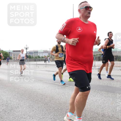 29.06.2025 - hella hamburg halbmarathon Lena Gebhardt http://msf.ph/oto/8413696 29.06.2025 10:25:55 Lombardsbrücke 3765, 1481, 4378, 70, 1093, 1305, 1479, 1481, 3343, 3765, 4378, 4797, 5028, 5497, 6159, 6663, 8276, 8674, 8881, 9811, 10104, 10219, 10845, 10846, 11139, 11596, 11662, 11699, 11828, 11859, 12074, 12505, 12838, 12945, 12946, 13653, 13842, 14063, 14179, 14223, 14356, 14726, 14936, 15283, 16289, 16354, 16381, 16927, 17369, 19144 meine-sportfotos.de